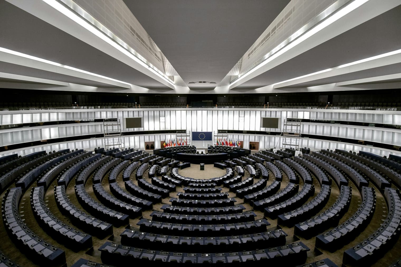 Vue en hauteur d'un hémicycle parlementaire